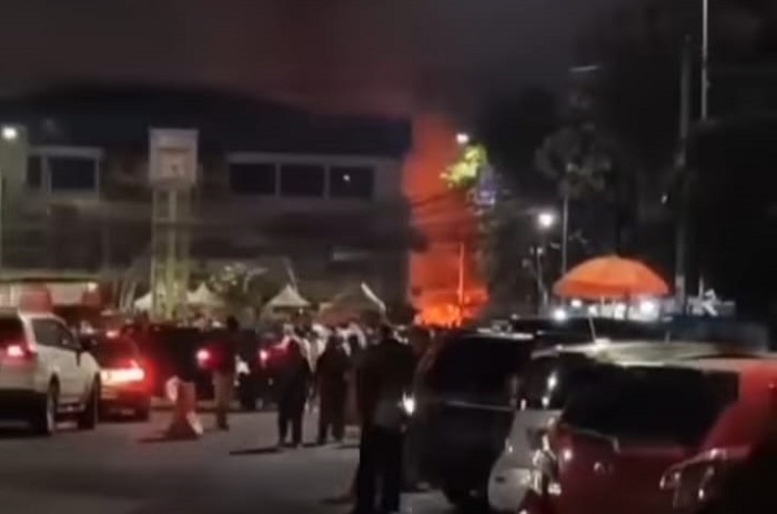 Kebakaran melanda kawasan kuliner Pasar Lama Tangerang. (Instagram.com/@infotangerang._) 