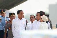 Menteri Pertahanan Prabowo Subianto mendampingi Presiden Joko Widodo (Jokowi) melepas bantuan kemanusiaan Indonesia untuk Palestina di Lanud Halim Perdanakusuma. (Dok. Tim Media Prabowo Subianto)

