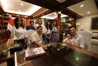 Menteri Pertahanan Prabowo Subianto menerima kunjungan silaturahmi seorang anak jenius, Kenneth Matthew di kediaman pribadinya di Kertanegara IV. (Dok. Tim Media Prabowo-Gibran)
