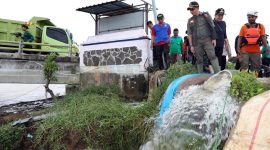 Kepala Badan Nasional Penanggulangan Bencana (BNPB) Letjen TNI Suharyanto saat mengunjungi Jawa Tengah. (Dok. BNPB)