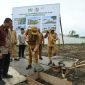 Peletakan batu pertama Pembangunan alun alun di Kecamatan Percut Sei Tuan, Deli Serdang Sumatera Utara, dilakukan secara langsung oleh Bupati Deli Serdang, dr. H. Asri Ludin Tambunan, M.Ked., Sp.PD, didampingi Wakil Bupati Lom Lom Suwondo, S.S., serta manajemen Musim Mas, pada 16 Desember 2025.